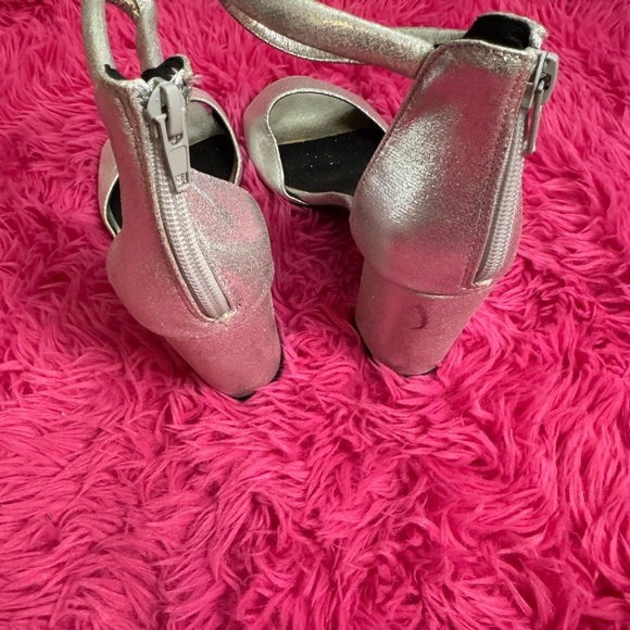 Lulu's‎ Silver Heels with Ankle Strap and Peep-Toe - women’s size 8 - Picture 8 of 10